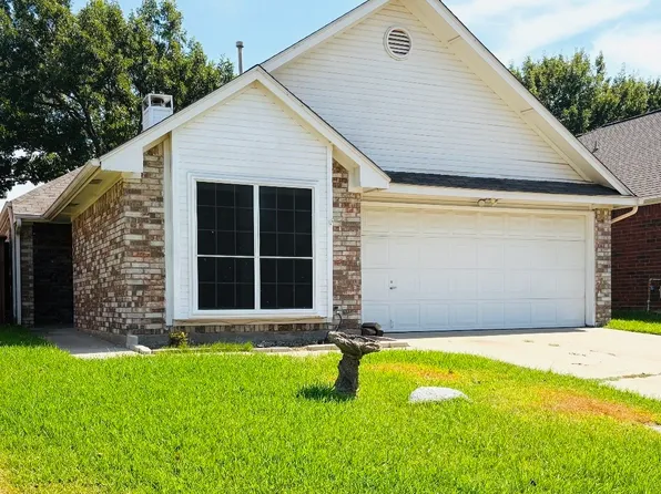2077 Sundance Ct, Lewisville, TX 75067