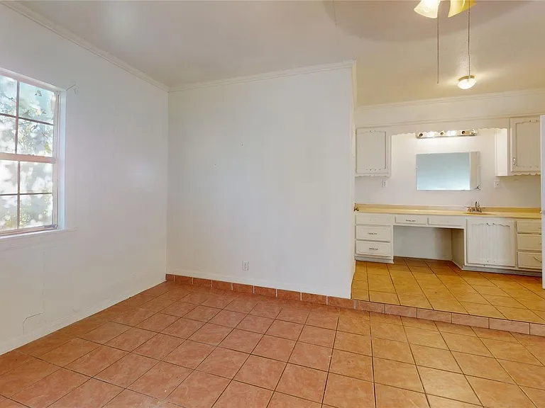 2021 Gurley Ave — Photo 5