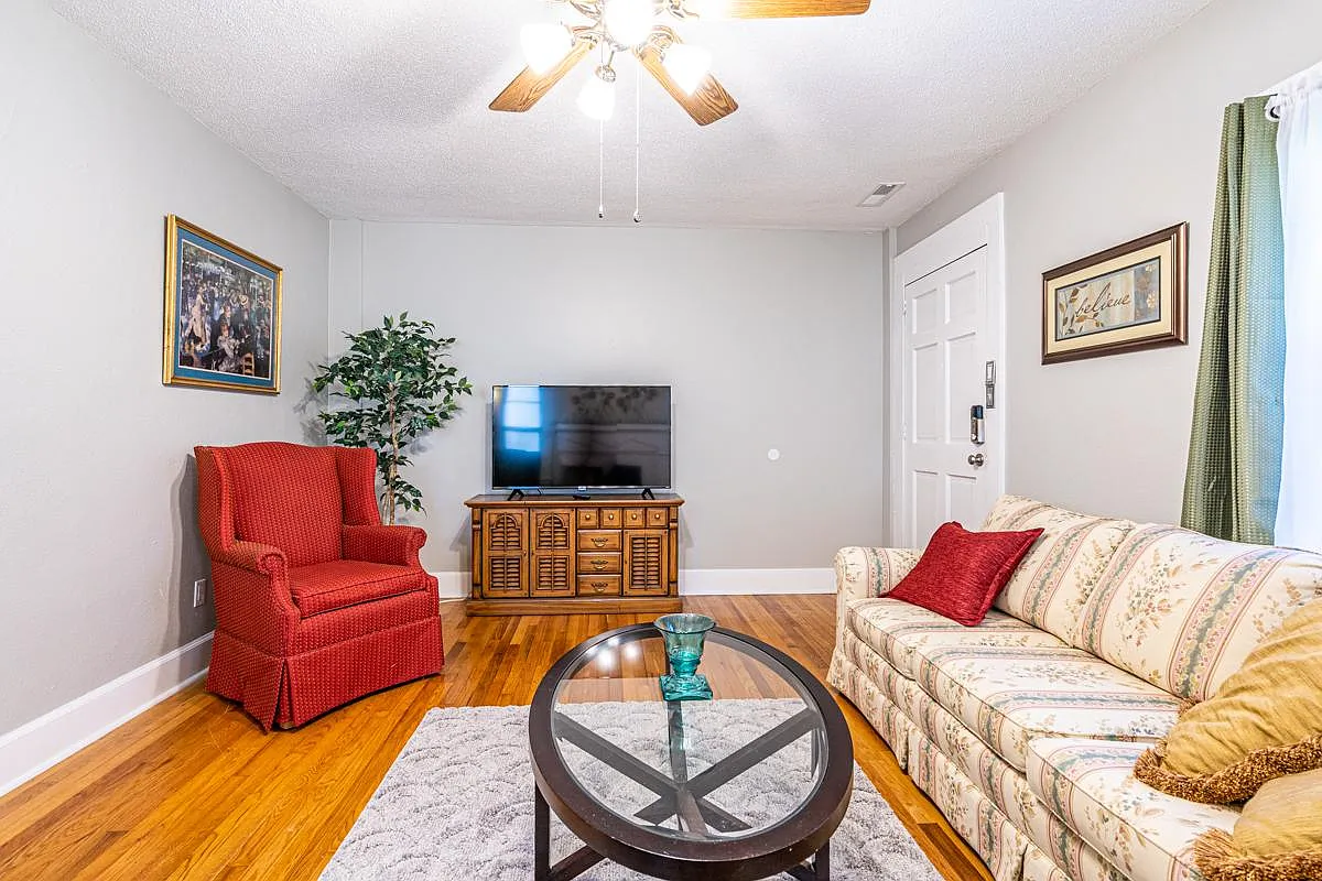 1300 Sparkman St SW — Photo 4