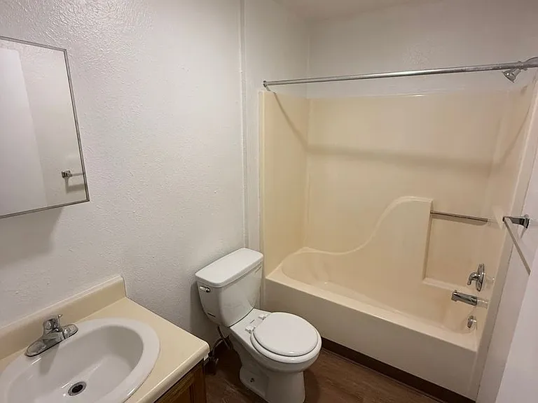 1007 N Summit St — Photo 33