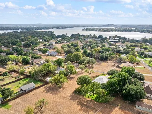 116 Wren Street, Highland Haven, TX 78654-9765