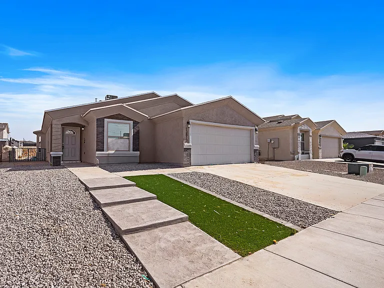 13813 Flora Vista Ave — Photo 2
