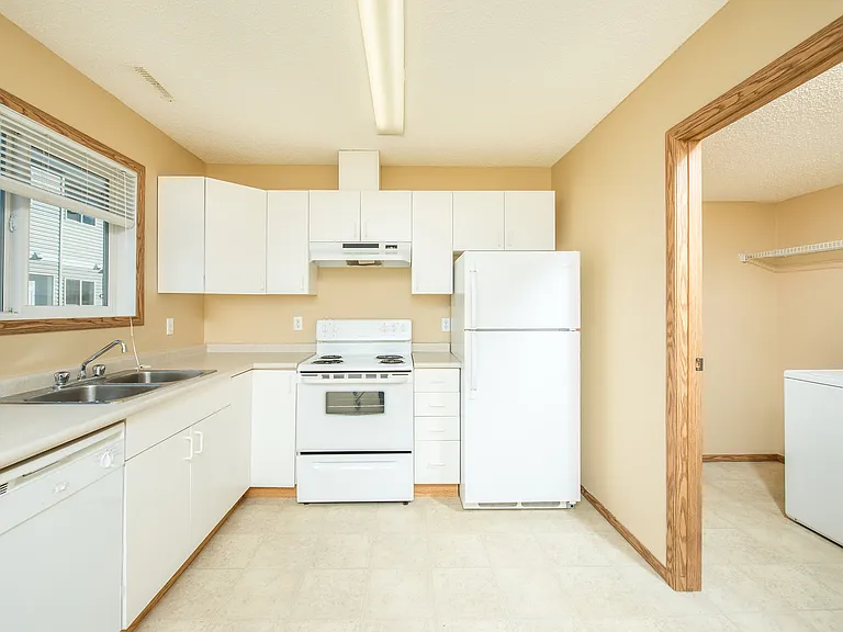 100 Jordan Pkwy — Photo 18