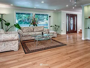 6 bed, 3300 sqft, $4,400 — Photo 3
