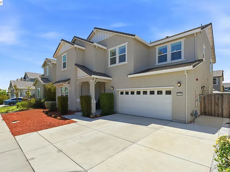 1550 Plumas Dr — Photo 2