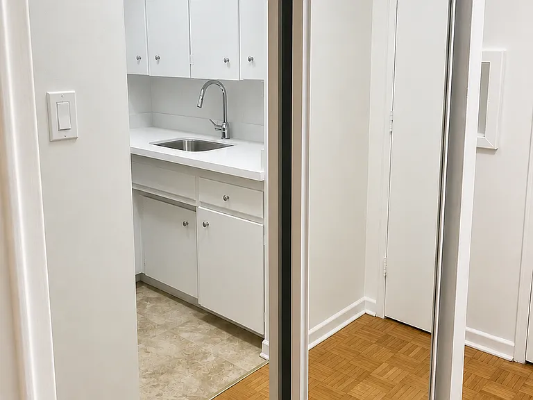 2412 Queen St E — Photo 5