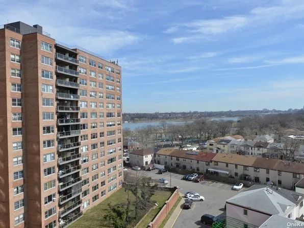 61-20 Grand Cent Parkway image 23 of 32