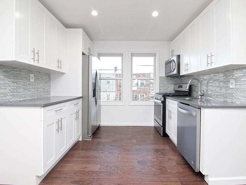 1st image of 2059 33rd St #2