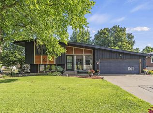 1521 W Acre Dr, Muscatine, IA 52761