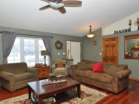 4th image of 711 Willow Bend Dr