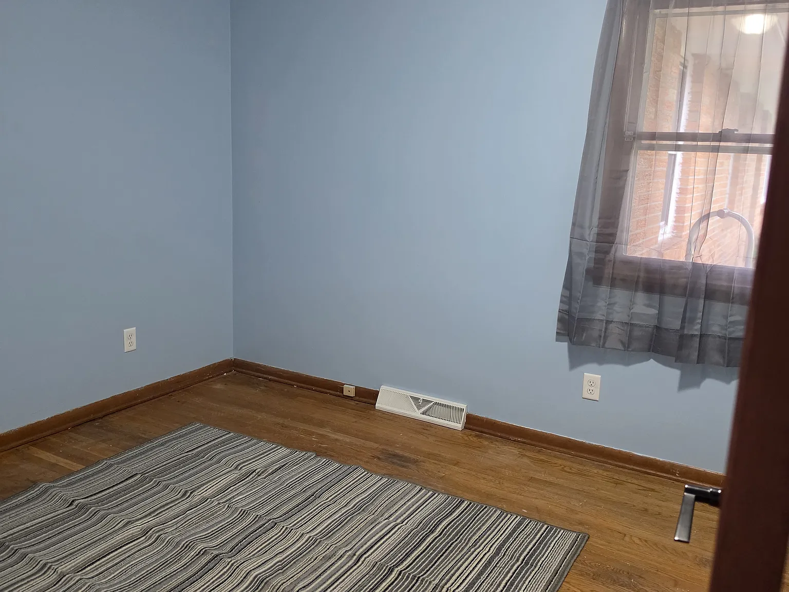 4 bed, 1.5 bath, 1600 sqft, $1,400 — Photo 2