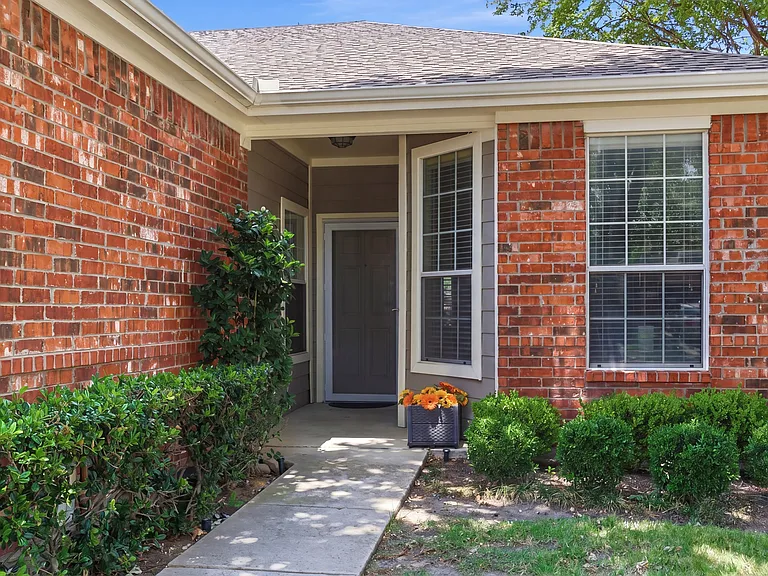 7257 Rembrandt Dr — Photo 4