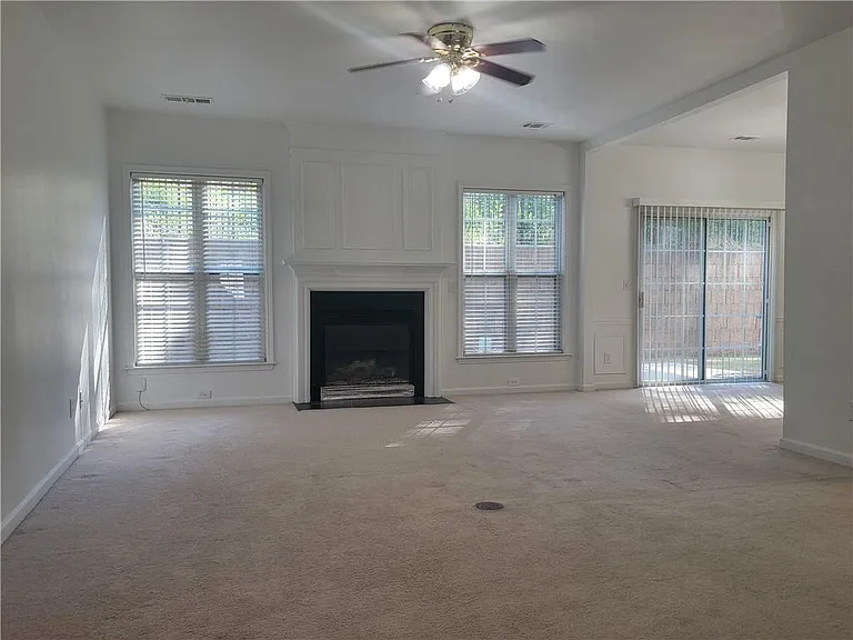 2448 Fairlie Dr — Photo 7