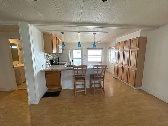 4th image of 4428 Royal Manor Blvd