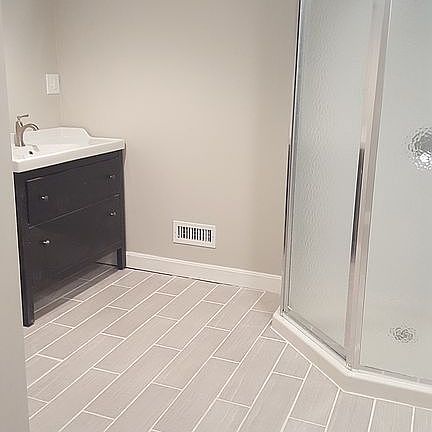 2nd full bath and laundry