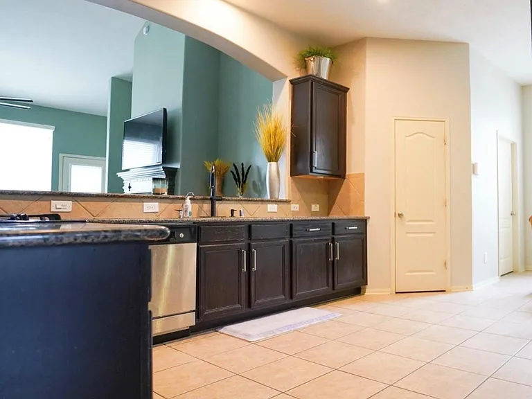 2109 Mooncrest Dr — Photo 6