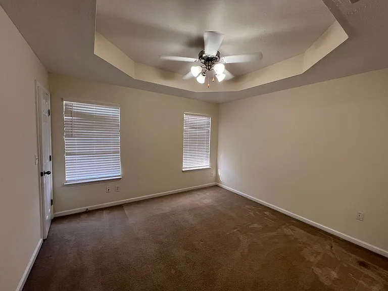6021 Cullen Dr — Photo 13