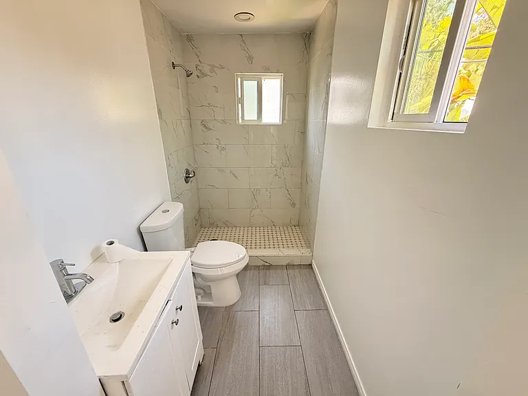 724 Iona Dr #724 — Photo 3