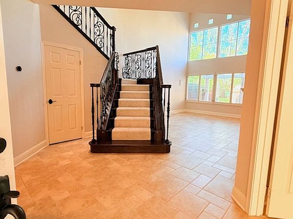 5th image of 6220 Lakeview Cir