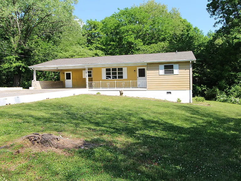 1940 Harris Rd — Photo 1