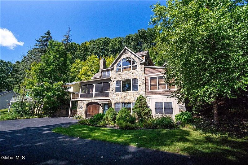 3rd image of 11 Manning Cove Road