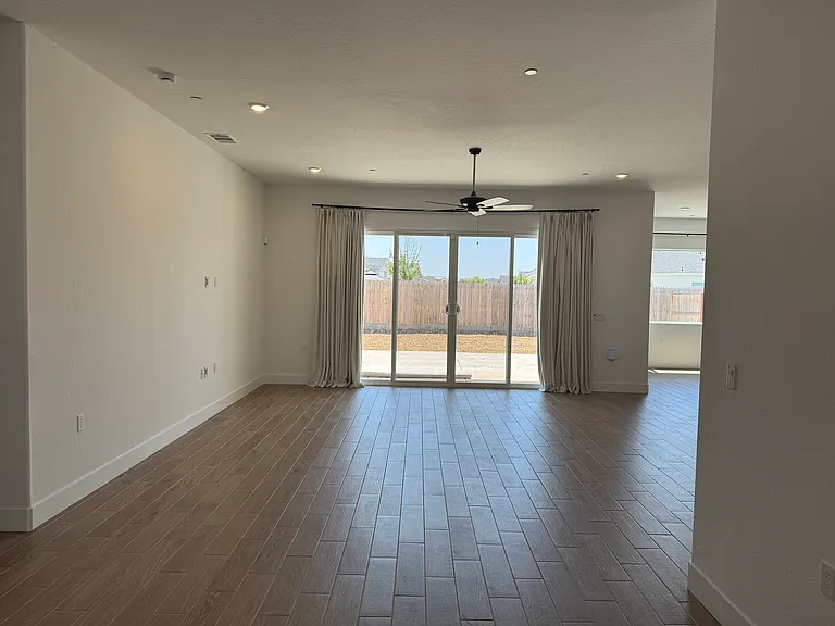 525 E Riverway Ave — Photo 7
