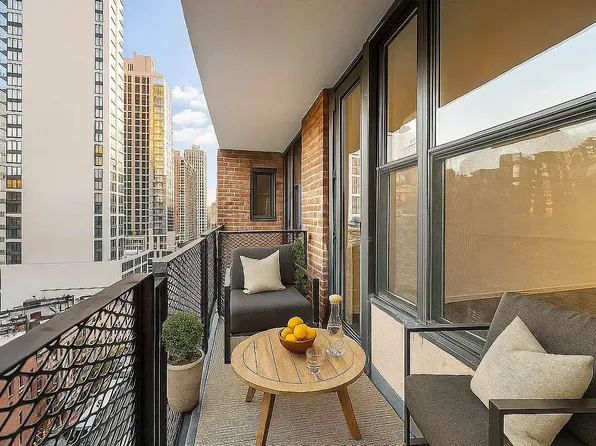 165 E 35th St, New York, NY