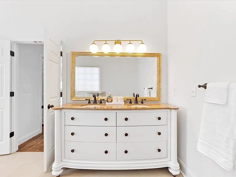 Principal en-suite bathroom with double sinks, shower and sit-in tub