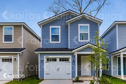 1319 Mull St Photo 1