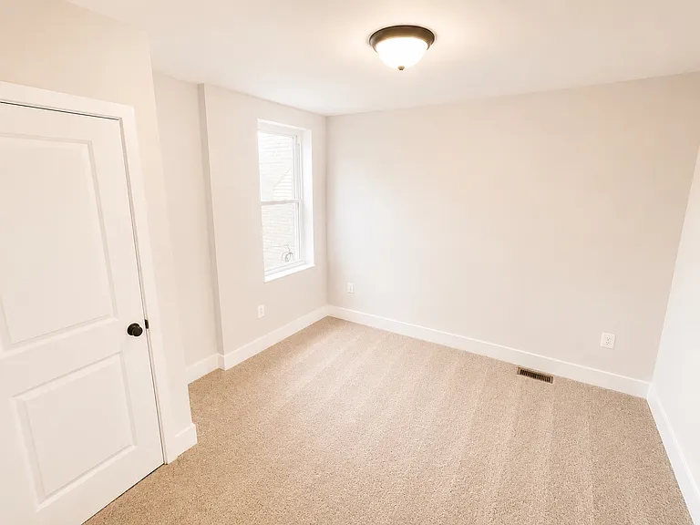 432 Bonsal St — Photo 9