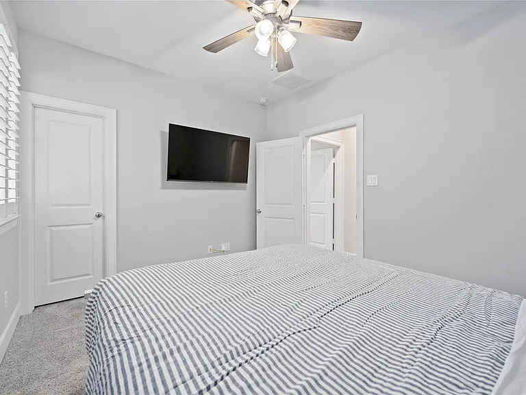 1324 W Pierce St — Photo 23