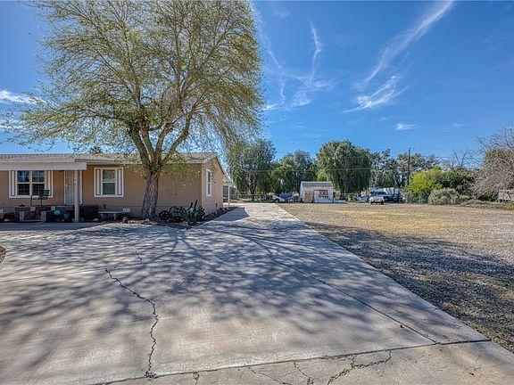 3rd image of 1916 E Plantation Rd