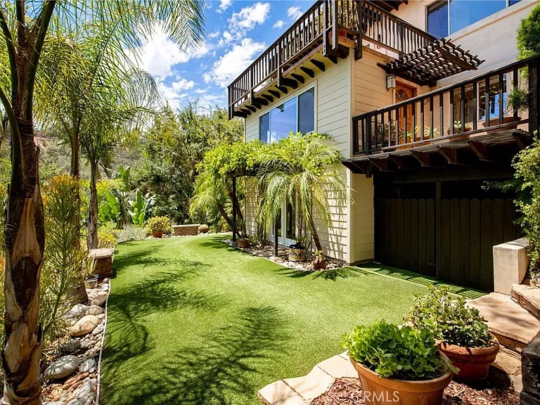 8729 Hollywood Hills Rd #A — Photo 12