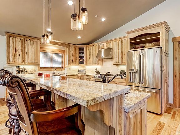 5th image of 917 Creekwood Dr