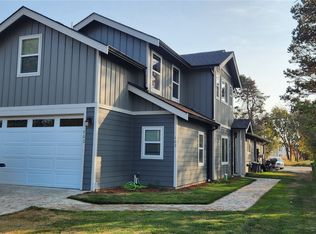 702 E St, Blaine, WA 98230