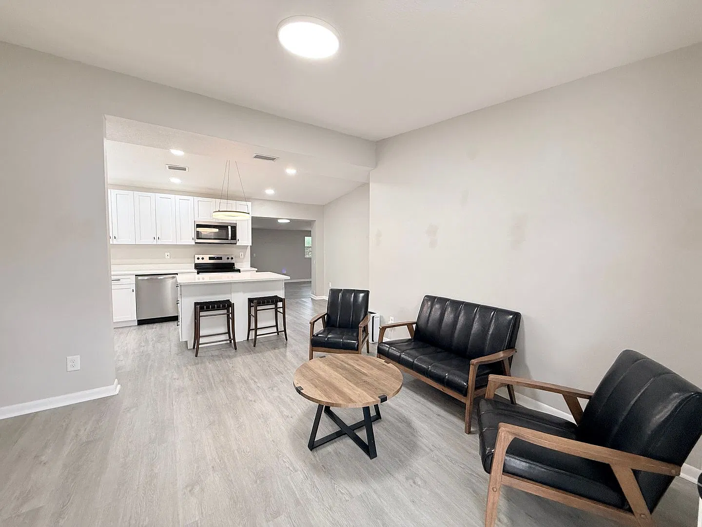 Beautifully Renovated 3-Bedroom Home with Huge Yard & Detached Workshop — Photo 4