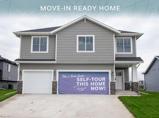 213 Lionheart Dr, Horace, ND 58047