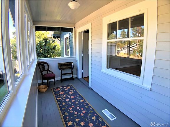 3rd image of 3105 Alderwood Ave