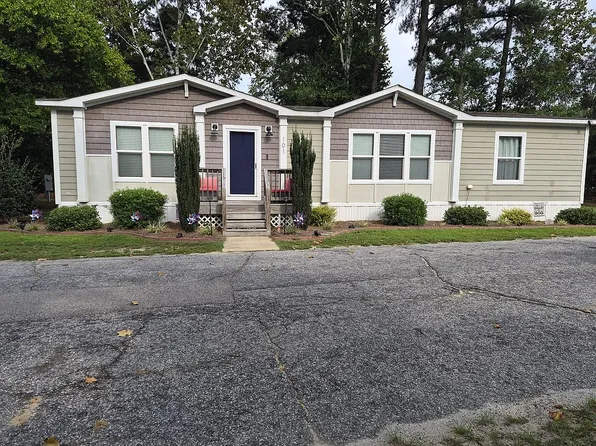 101 Sandy Ridge Dr E, Clayton, NC 27520