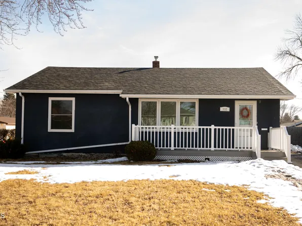 332 12th Ave NE, Jamestown, ND 58401