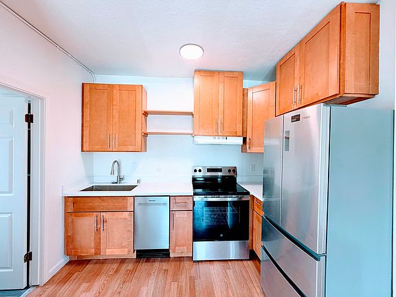 3rd image of 1945 26th Ave APT 202