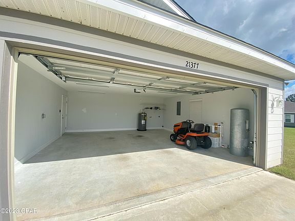 3rd image of 21377 NE Spring Hill Dr