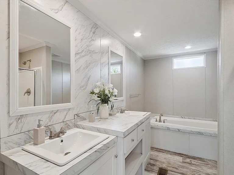 Saddle Creek — Photo 19