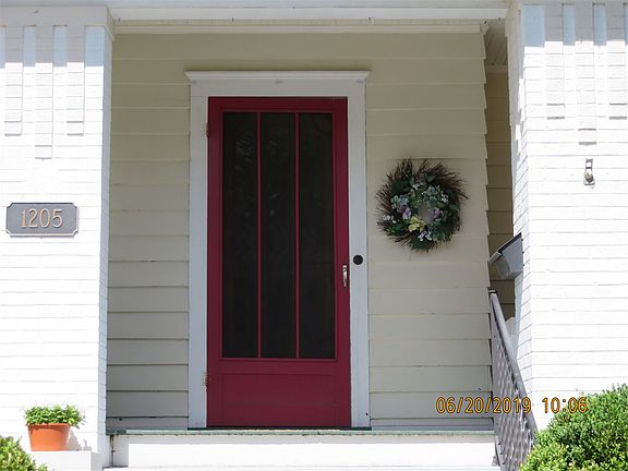 2nd image of 1205 N Maplewood Ave
