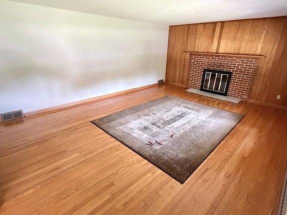 3rd image of 32 Orchard Dr