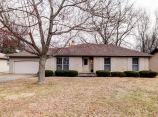 1038 S Peach Tree Ave, Springfield, MO 65804
