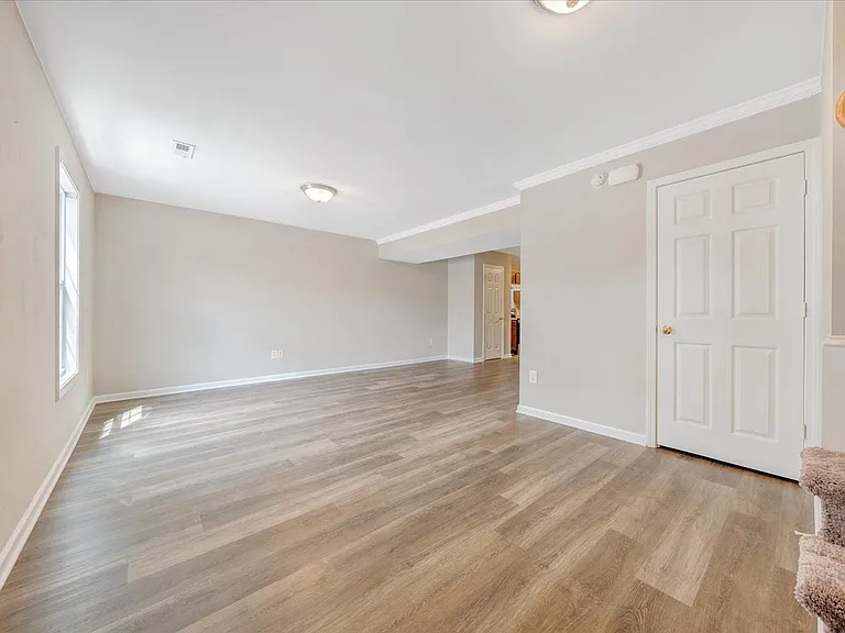 6852 Woodcreeper Dr — Photo 4