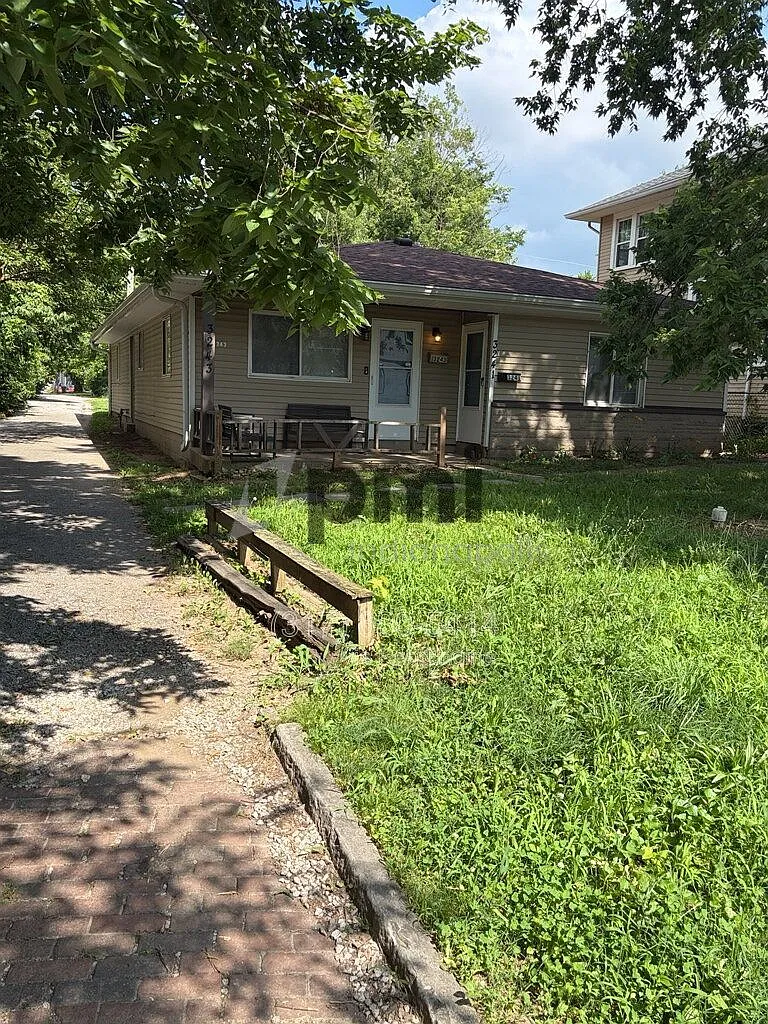 2 bed, 1.0 bath, 890 sqft, $970 — Photo 3