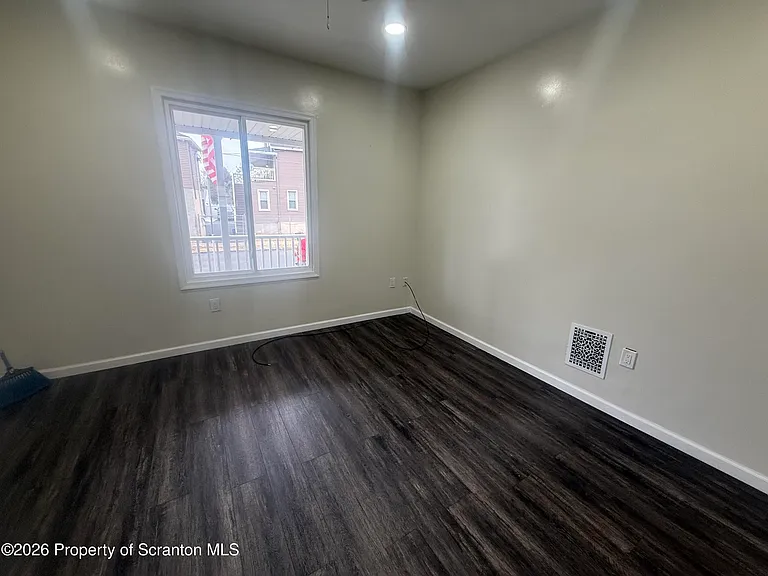 216 Horton St — Photo 5