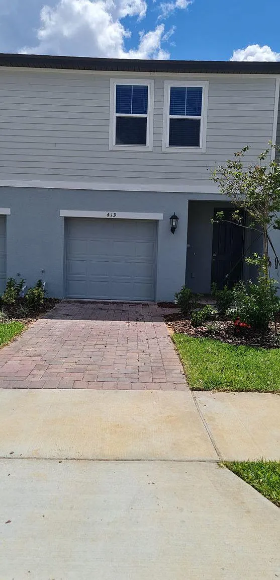 3 bed, 2.5 bath, 1485 sqft, $2,050 — Photo 1